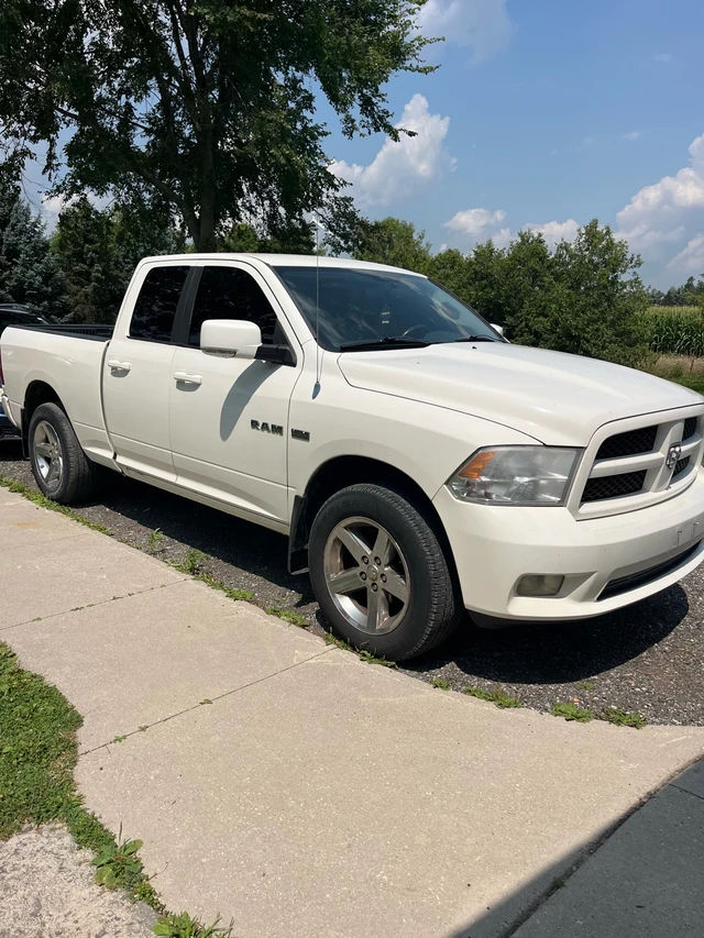 2009 Dodge Ram1500, 268.333 km, Import Kanada — Foto 1