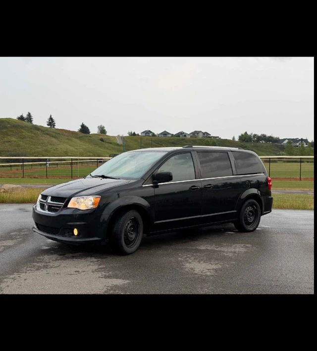 2020 Dodge Grand Caravan Premium Plus, schwarz, 102.200 km, Import Kanada — Foto 3 z 5