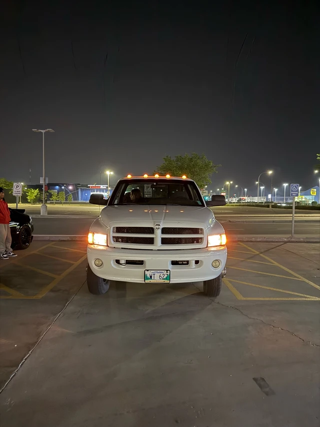 2001 Dodge Ram3500, weiß, 249.000 km, Import Kanada — Foto 2 z 5