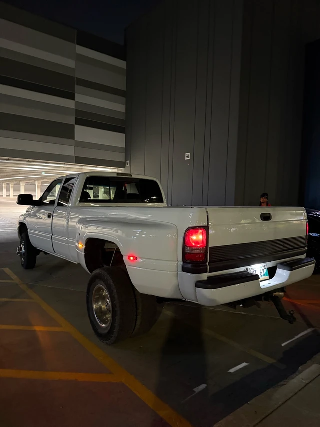 2001 Dodge Ram3500, weiß, 249.000 km, Import Kanada — Foto 3 z 5