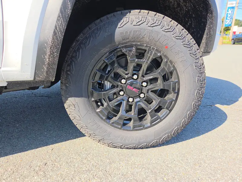 2026 GMC Canyon Elevation, weiß, 0 km, Import Kanada — Foto 11 z 12