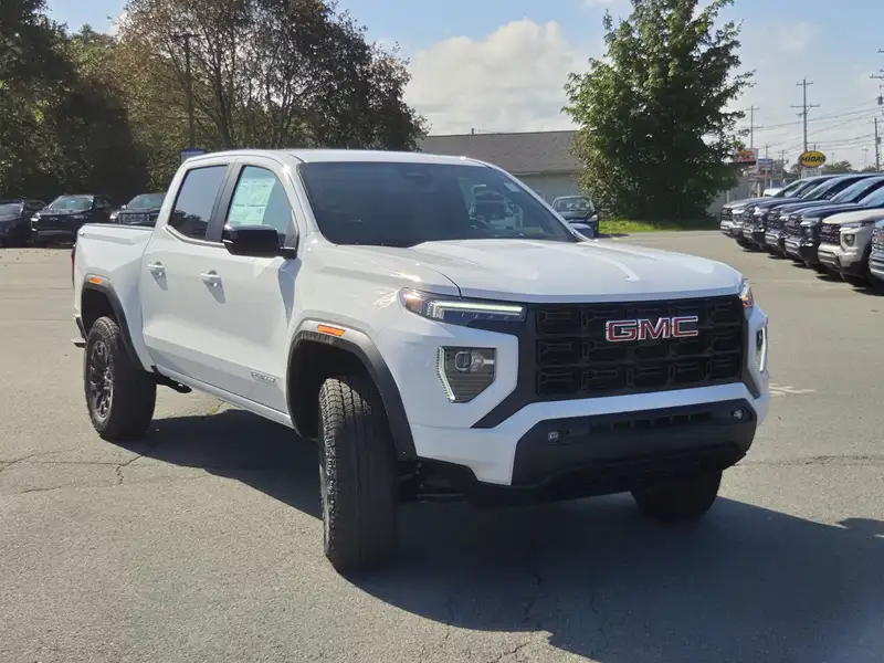 2026 GMC Canyon Elevation, weiß, 0 km, Import Kanada — Foto 5 z 12