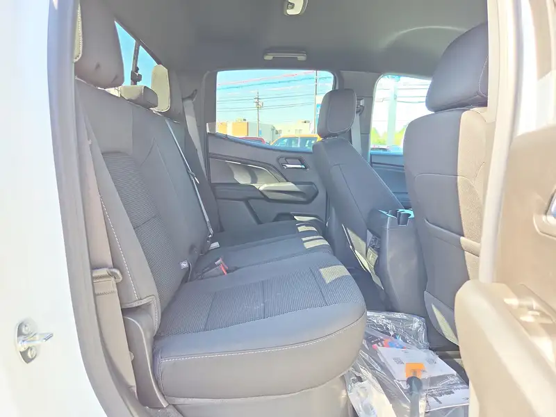 2026 GMC Canyon Elevation, weiß, 0 km, Import Kanada — Foto 8 z 12