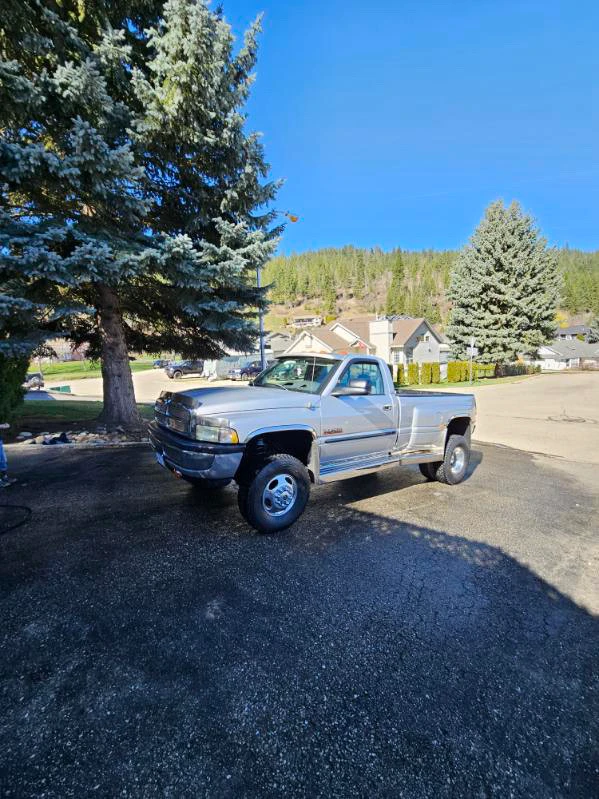 2002 Dodge Ram3500, 99.360 km, Import Kanada — Foto 1 z 5 2002 Dodge Ram3500, 99.360 km, Import Kanada — Foto 1 z 5