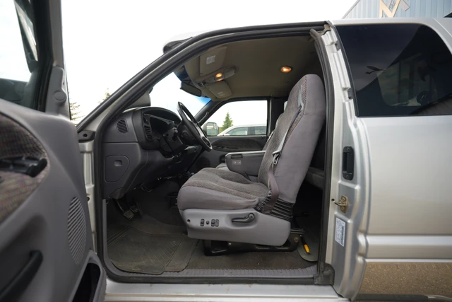 2001 Dodge Ram2500 Manual, silber, 280.000 km, Import Kanada — Foto 2 z 3