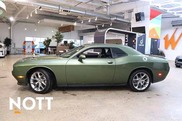 2023 Dodge Challenger SXT, 13.131 km, Import Kanada — Foto 2 z 20