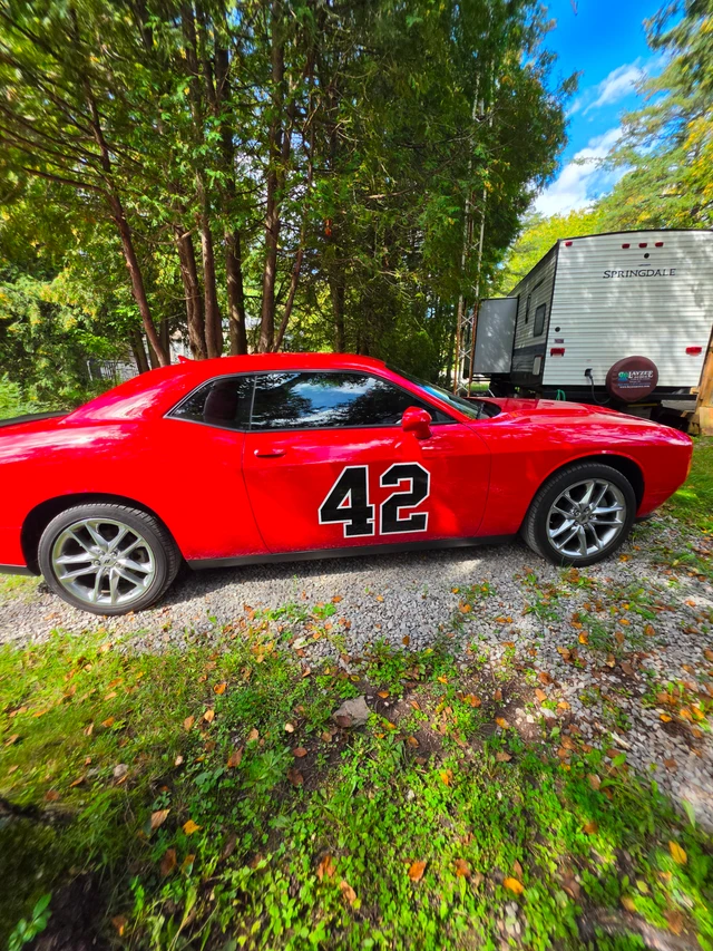 2023 Dodge Challenger SXT, rot, 12.600 km, Import Kanada — Foto 1