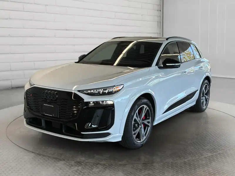 2027 Audi SQ6 e-tron Technik, weiß, 90 km, Import Kanada — Foto 1