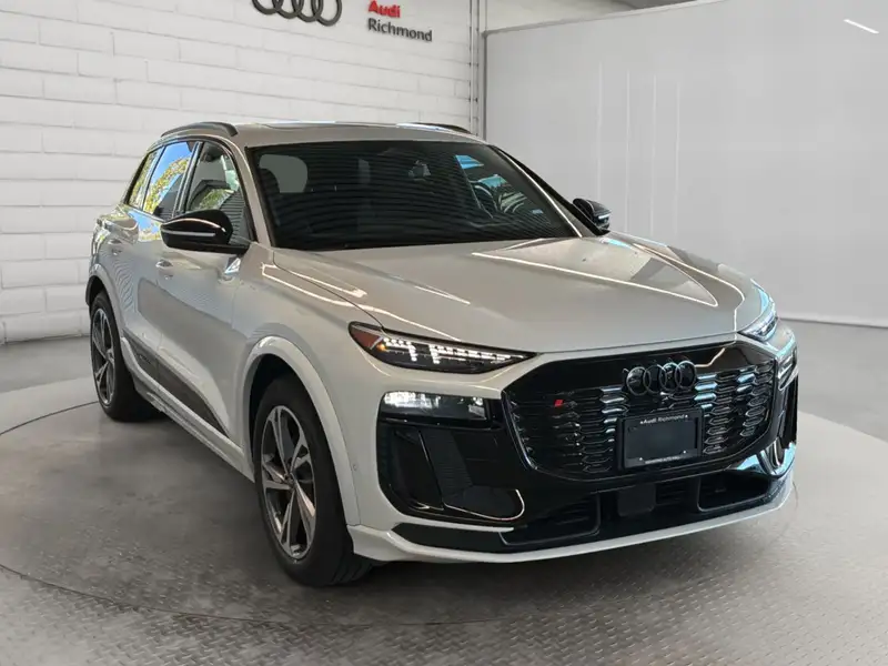 2027 Audi SQ6 e-tron Technik, weiß, 90 km, Import Kanada — Foto 3 z 12