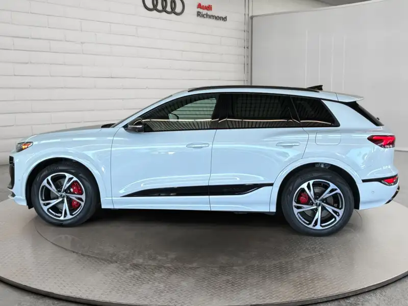 2027 Audi SQ6 e-tron Technik, weiß, 90 km, Import Kanada — Foto 8 z 12