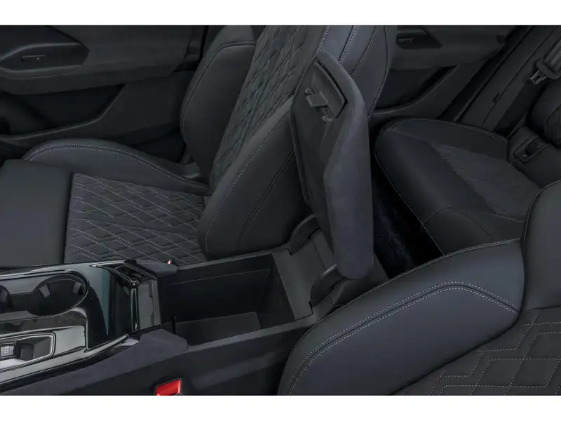 2027 Audi SQ6 e-tron Technik, schwarz, 90 km, Import Kanada — Foto 9 z 11