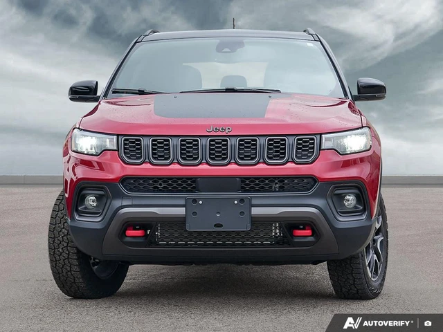 2026 Jeep Compass Trailhawk, rot, 16 km, Import Kanada — Foto 2 z 5
