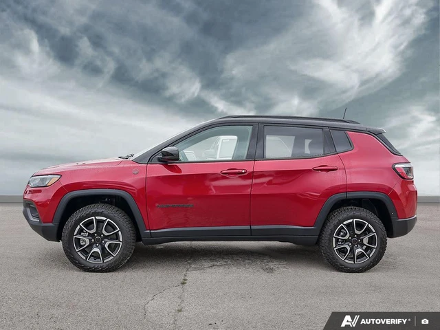 2026 Jeep Compass Trailhawk, rot, 16 km, Import Kanada — Foto 3 z 5