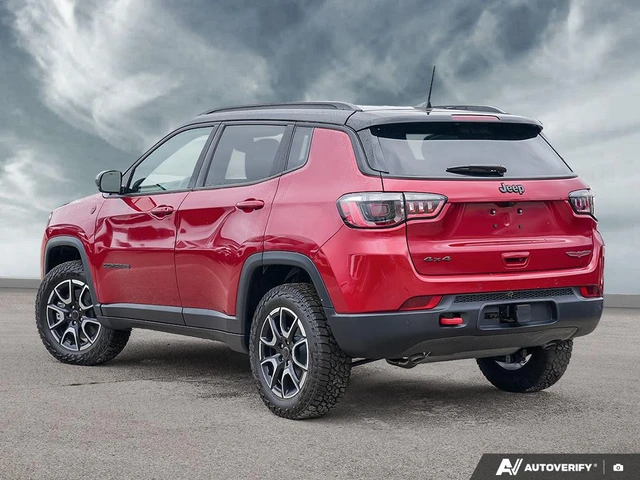 2026 Jeep Compass Trailhawk, rot, 16 km, Import Kanada — Foto 4 z 5