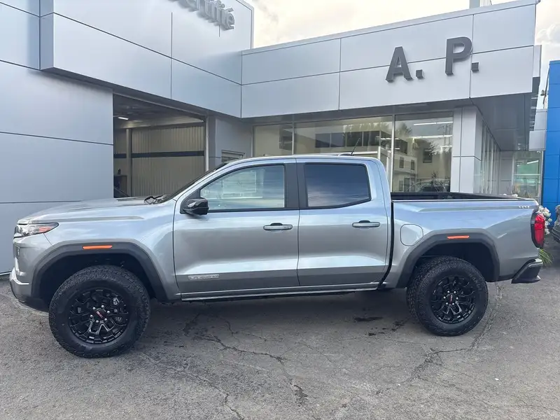 2026 GMC Canyon ELEVATION, Sterling Metallic, 0 km, Import Kanada — Foto 2 z 12
