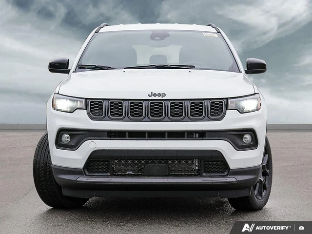 2026 Jeep Compass Altitude, weiß, 11 km, Import Kanada — Foto 2 z 5