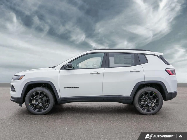 2026 Jeep Compass Altitude, weiß, 11 km, Import Kanada — Foto 3 z 5