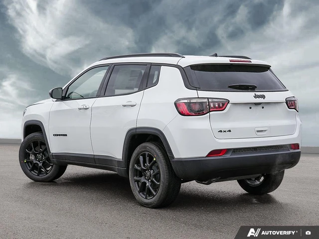 2026 Jeep Compass Altitude, weiß, 11 km, Import Kanada — Foto 4 z 5