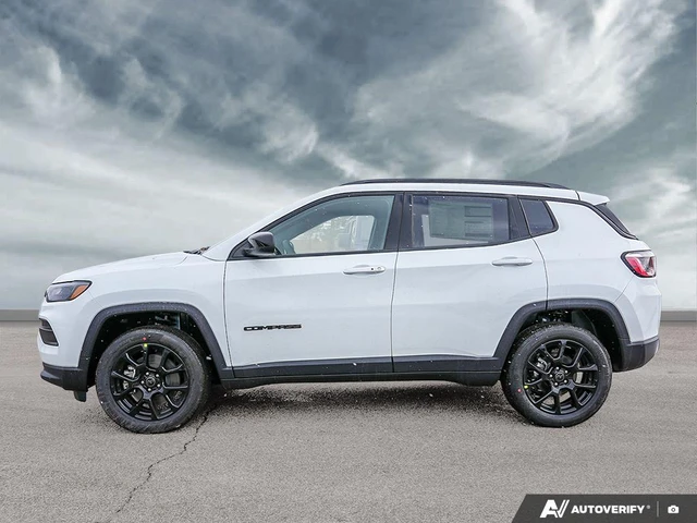 2026 Jeep Compass Altitude, weiß, 11 km, Import Kanada — Foto 3 z 5