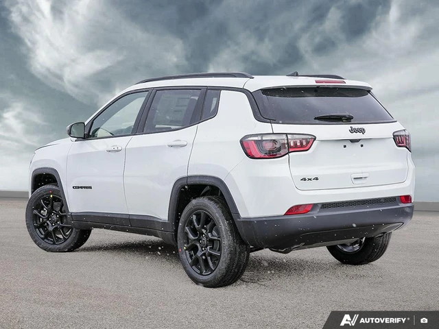 2026 Jeep Compass Altitude, weiß, 11 km, Import Kanada — Foto 4 z 5