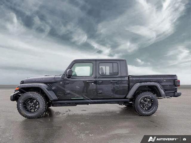 2026 Jeep Gladiator Willys, schwarz, 11 km, Import Kanada — Foto 3 z 5