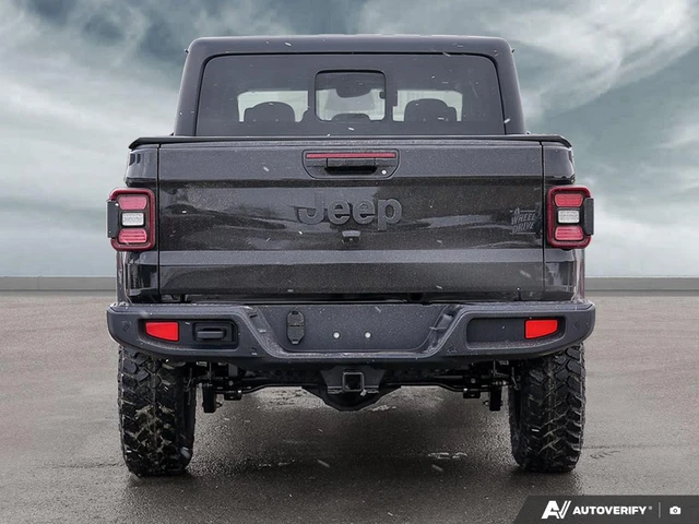 2026 Jeep Gladiator Willys, schwarz, 11 km, Import Kanada — Foto 5 z 5