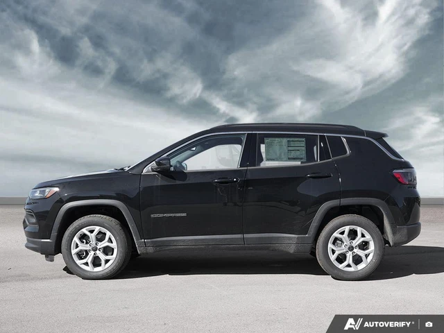 2026 Jeep Compass North, schwarz, 10 km, Import Kanada — Foto 3 z 5
