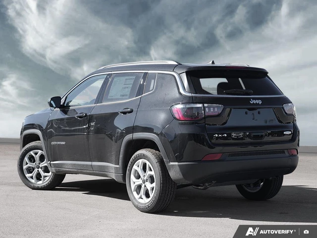 2026 Jeep Compass North, schwarz, 10 km, Import Kanada — Foto 4 z 5