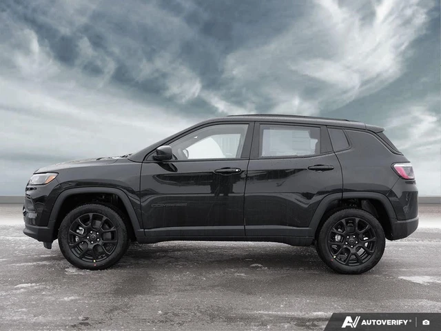 2026 Jeep Compass Altitude, schwarz, 10 km, Import Kanada — Foto 3 z 5
