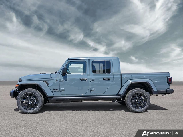 2026 Jeep Gladiator Nighthawk, blau, 11 km, Import Kanada — Foto 3 z 5