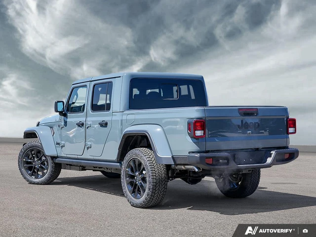 2026 Jeep Gladiator Nighthawk, blau, 11 km, Import Kanada — Foto 4 z 5