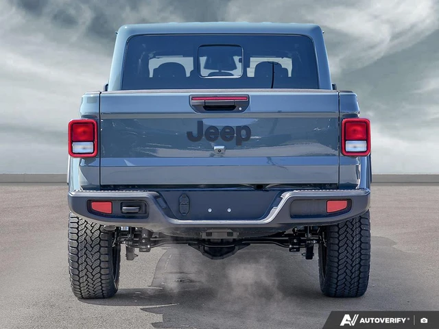 2026 Jeep Gladiator Nighthawk, blau, 11 km, Import Kanada — Foto 5 z 5