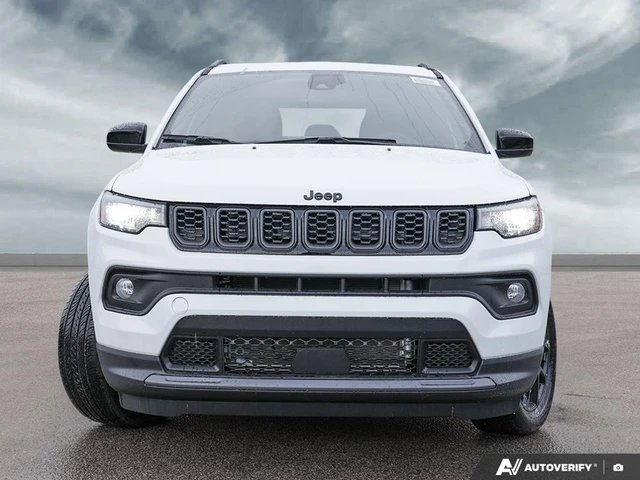 2026 Jeep Compass North, weiß, 11 km, Import Kanada — Foto 2 z 5
