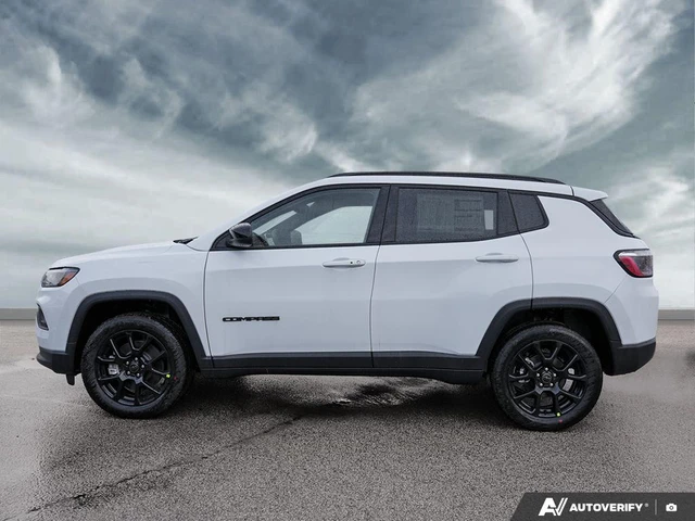 2026 Jeep Compass North, weiß, 11 km, Import Kanada — Foto 3 z 5