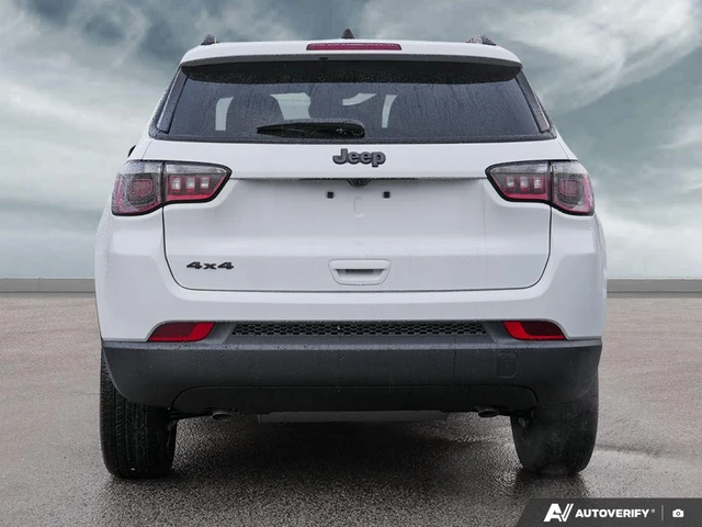 2026 Jeep Compass North, weiß, 11 km, Import Kanada — Foto 5 z 5