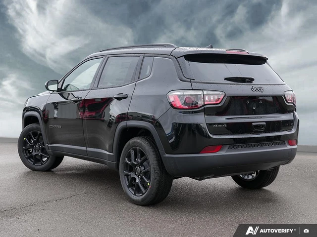 2026 Jeep Compass North, schwarz, 11 km, Import Kanada — Foto 4 z 5