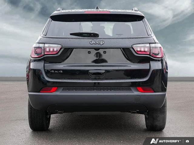 2026 Jeep Compass North, schwarz, 11 km, Import Kanada — Foto 5 z 5