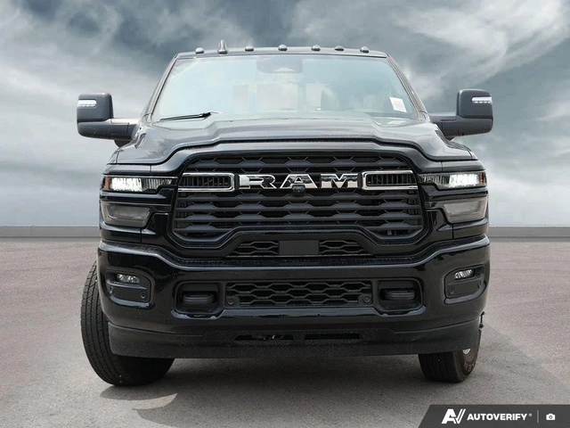 2026 RAM 3500 Big Horn, schwarz, 11 km, Import Kanada — Foto 2 z 5