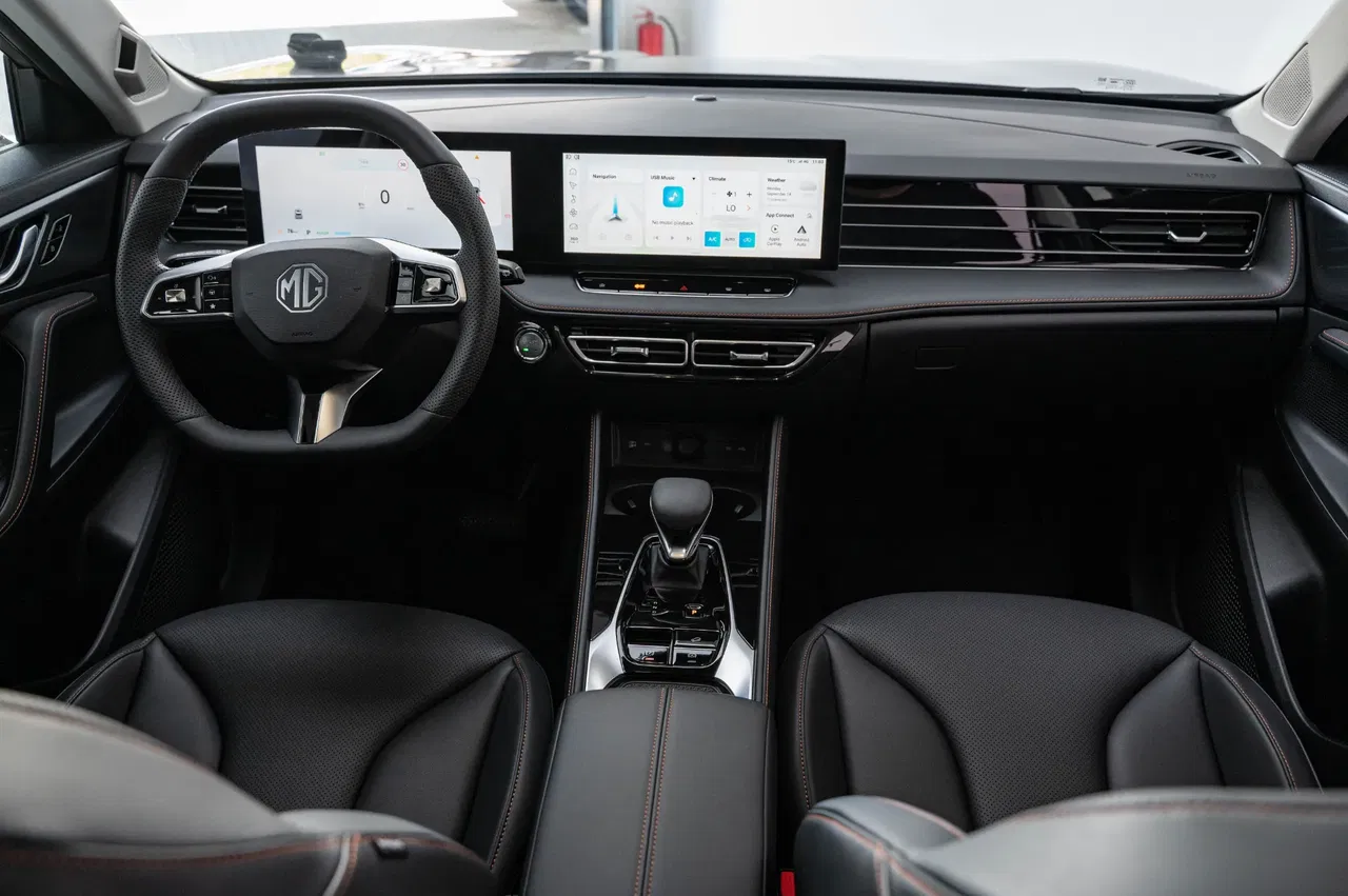 2026 MG HS, 31 km, Rumänien — Foto 12 z 39