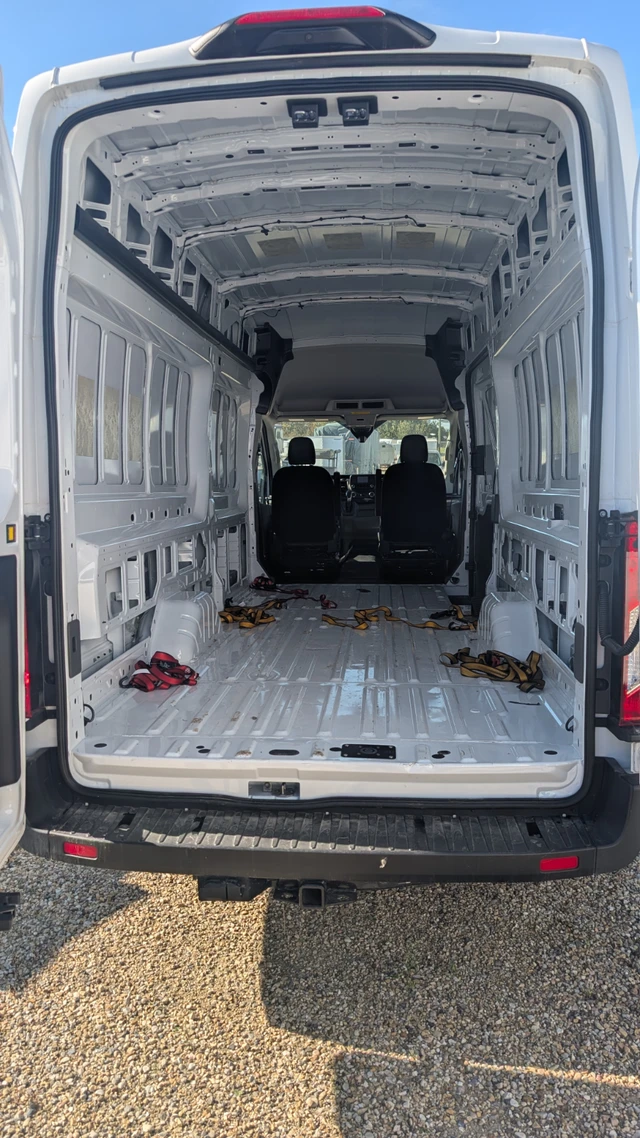 2025 Ford Transit, weiß, 537 km, Import Kanada — Foto 3 z 5