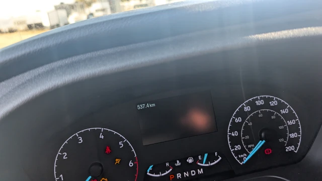 2025 Ford Transit, weiß, 537 km, Import Kanada — Foto 4 z 5