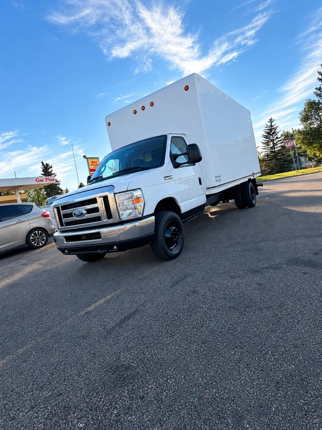 2016 Ford E-450, 8.500 km, Import Kanada — Foto 1