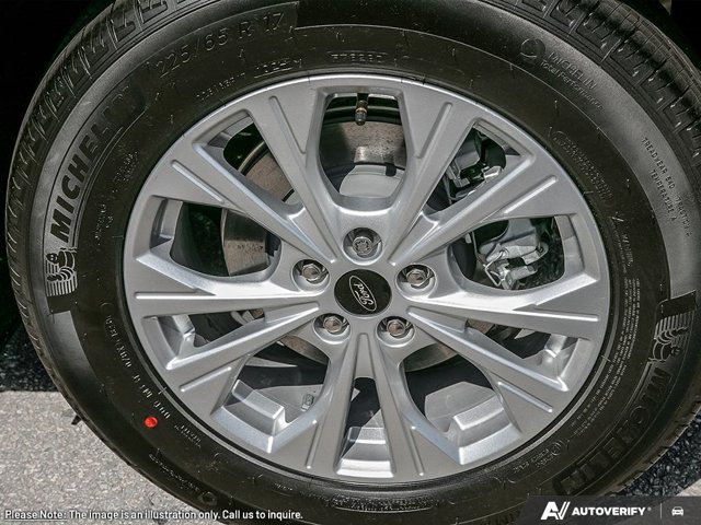 2025 Ford Escape Active, weiß, 62.703 km, Import Kanada — Foto 7 z 9