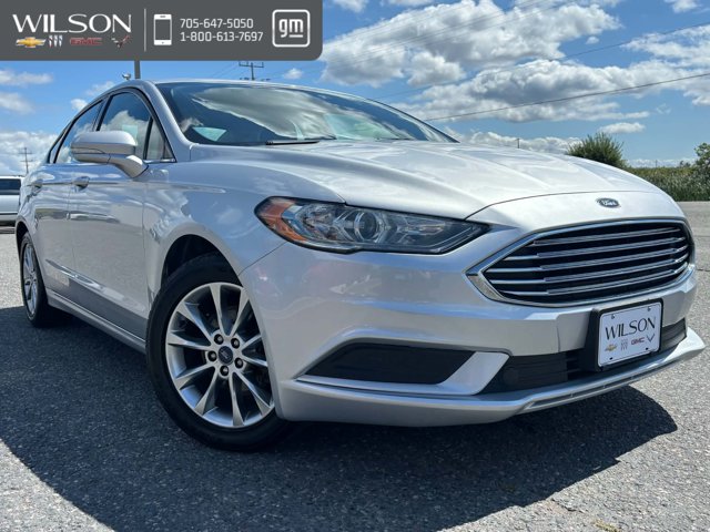2017 Ford Fusion SE, silber, 141.070 km, Import Kanada — Foto 1