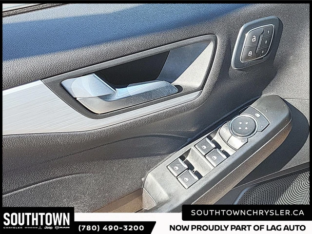 2025 Ford Escape Platinum, blau, 39.144 km, Import Kanada — Foto 11 z 17