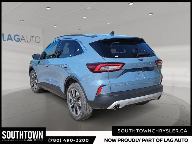 2025 Ford Escape Platinum, blau, 39.144 km, Import Kanada — Foto 4 z 17