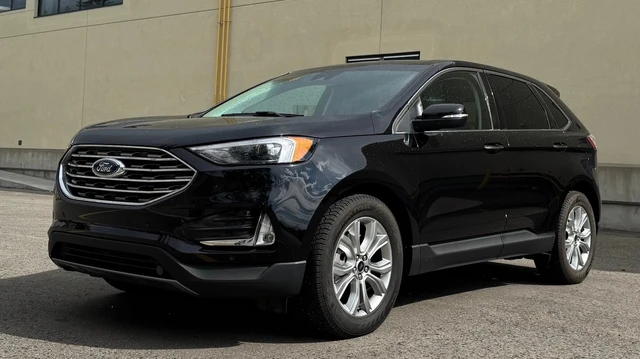2023 Ford Edge Titanium AWD, schwarz, 35.320 km, Import Kanada — Foto 1