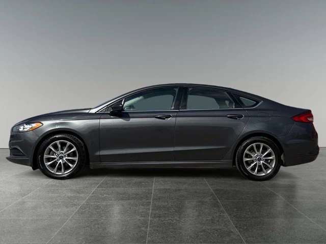 2017 Ford Fusion SE, grau, 147.601 km, Import Kanada — Foto 2 z 15