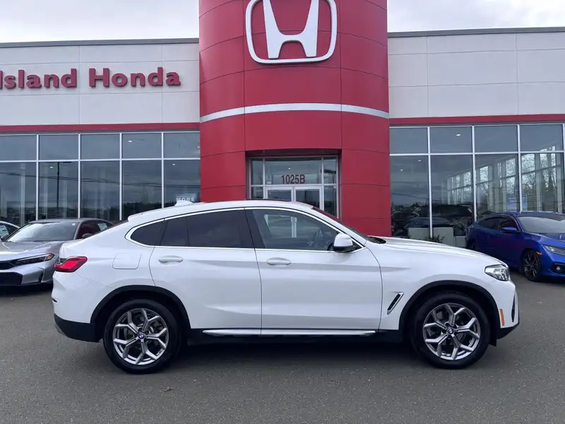 2025 BMW X4 Crash Avoidance Remote Start, weiß, 32.746 km, Import Kanada — Foto 10 z 12