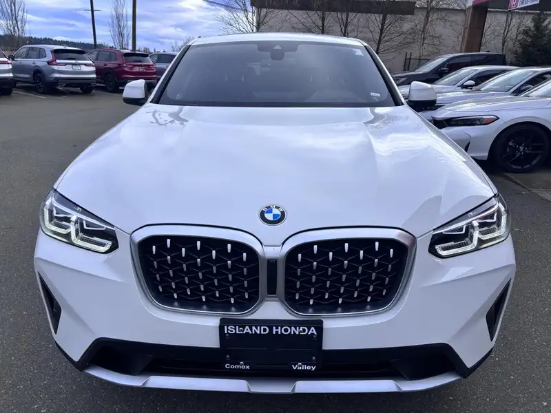 2025 BMW X4 Crash Avoidance Remote Start, weiß, 32.746 km, Import Kanada — Foto 2 z 12
